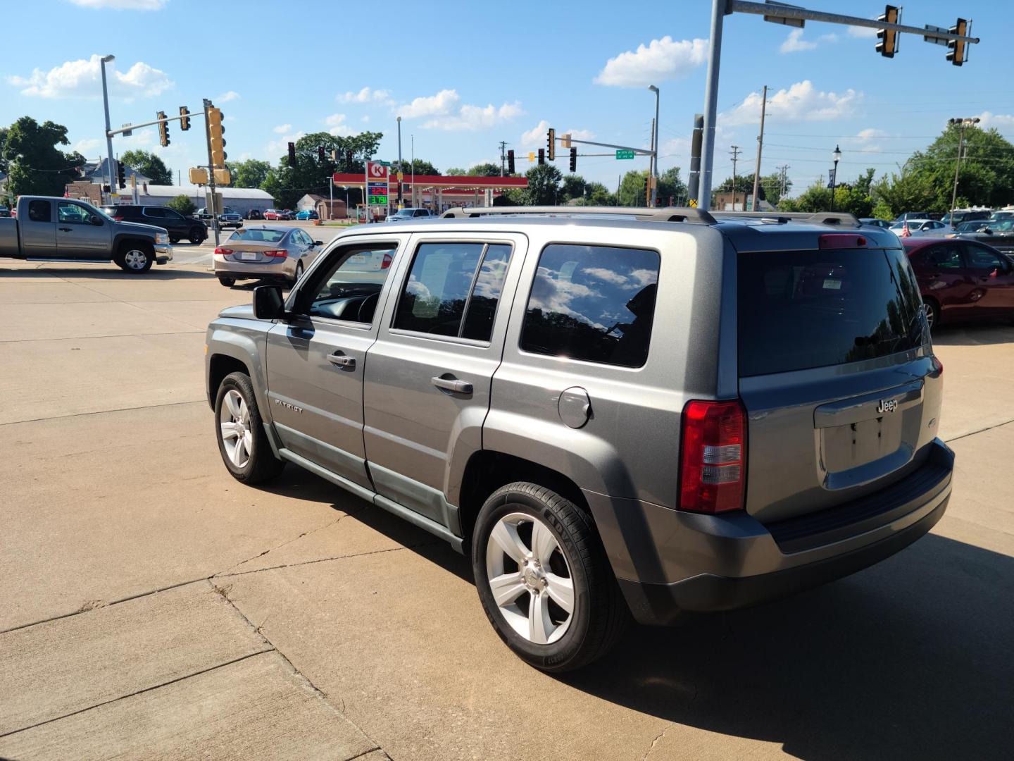2011 Gray Jeep Patriot 2WD (1J4NT1GA5BD) with an 2.0L L4 DOHC 16V engine, Auto transmission, located at 104 1st Avenue, Silvis, IL, 61282, (309) 755-9511, 41.515156, -90.425377 - Photo#2