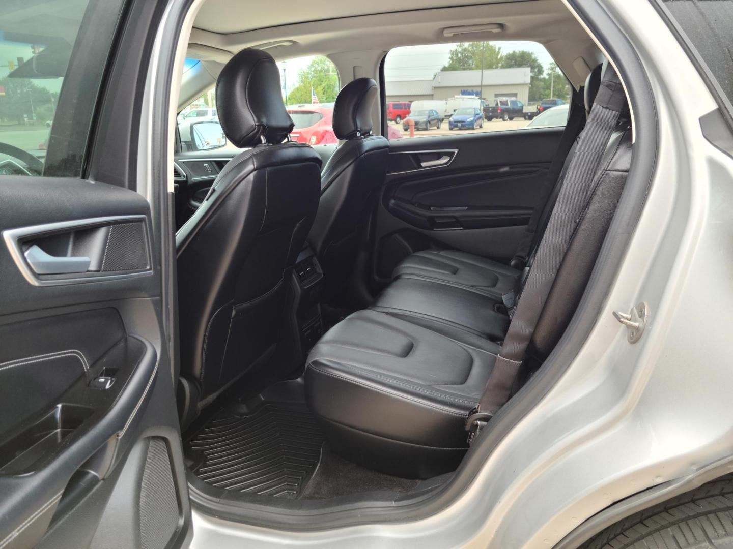 2016 Ford Edge Titanium AWD (2FMPK4K97GB) with an 2.0L L4 DOHC 16V engine, 6A transmission, located at 104 1st Avenue, Silvis, IL, 61282, (309) 755-9511, 41.515156, -90.425377 - Photo#4