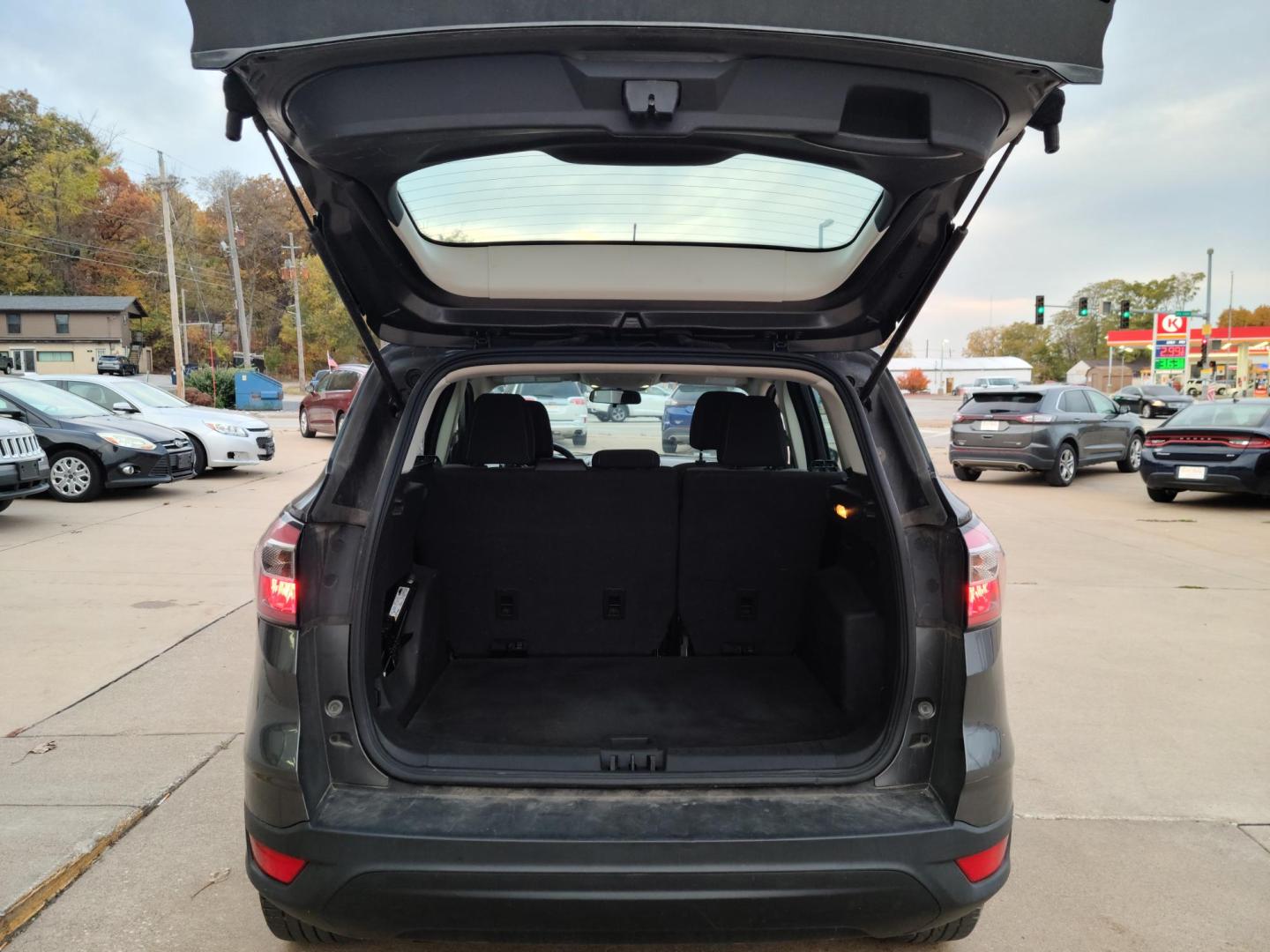 2017 Ford Escape S FWD (1FMCU0F78HU) with an 2.5L L4 DOHC 16V engine, 6A transmission, located at 104 1st Avenue, Silvis, IL, 61282, (309) 755-9511, 41.515156, -90.425377 - Photo#4