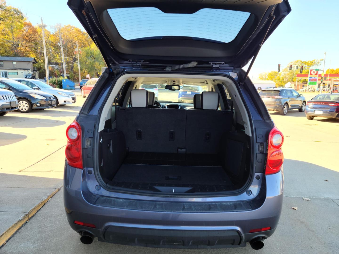 2013 Chevrolet Equinox 2LT 2WD (2GNFLPE38D6) with an 3.6L V6 DOHC 24V engine, 6-Speed Automatic transmission, located at 104 1st Avenue, Silvis, IL, 61282, (309) 755-9511, 41.515156, -90.425377 - Photo#4