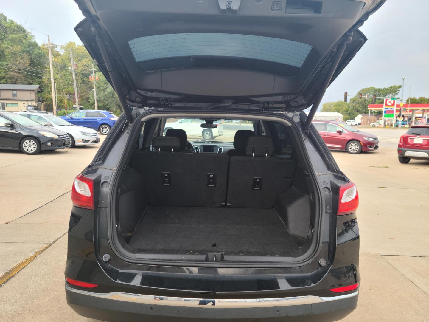 2019 /Black Chevrolet Equinox LT 2WD (3GNAXJEV1KL) with an 1.5L L4 DIR DOHC 16V TURBO engine, 6A transmission, located at 104 1st Avenue, Silvis, IL, 61282, (309) 755-9511, 41.515156, -90.425377 - Photo#4
