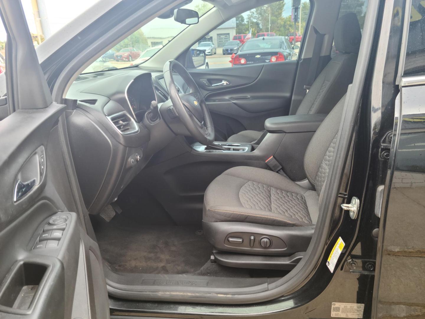 2019 /Black Chevrolet Equinox LT 2WD (3GNAXJEV1KL) with an 1.5L L4 DIR DOHC 16V TURBO engine, 6A transmission, located at 104 1st Avenue, Silvis, IL, 61282, (309) 755-9511, 41.515156, -90.425377 - Photo#6