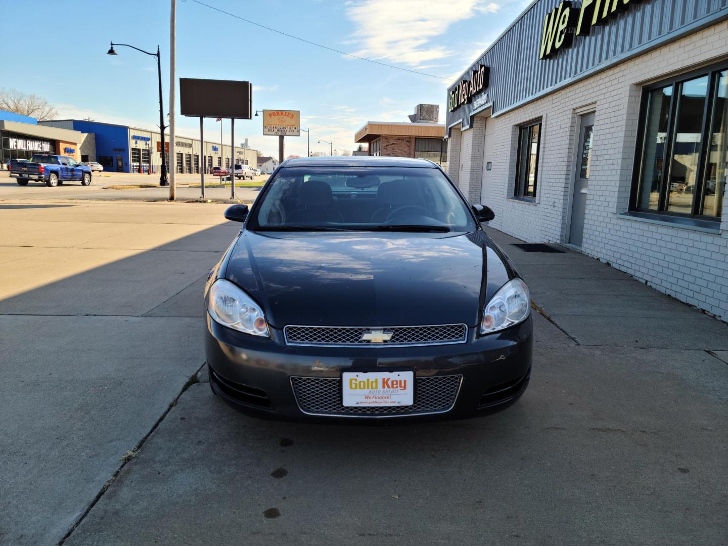 2016 Chevrolet Impala Limited LT (2G1WB5E38G1) with an 3.6L V6 DOHC 16V FFV engine, 6-Speed Automatic transmission, located at 104 1st Avenue, Silvis, IL, 61282, (309) 755-9511, 41.515156, -90.425377 - Photo#1