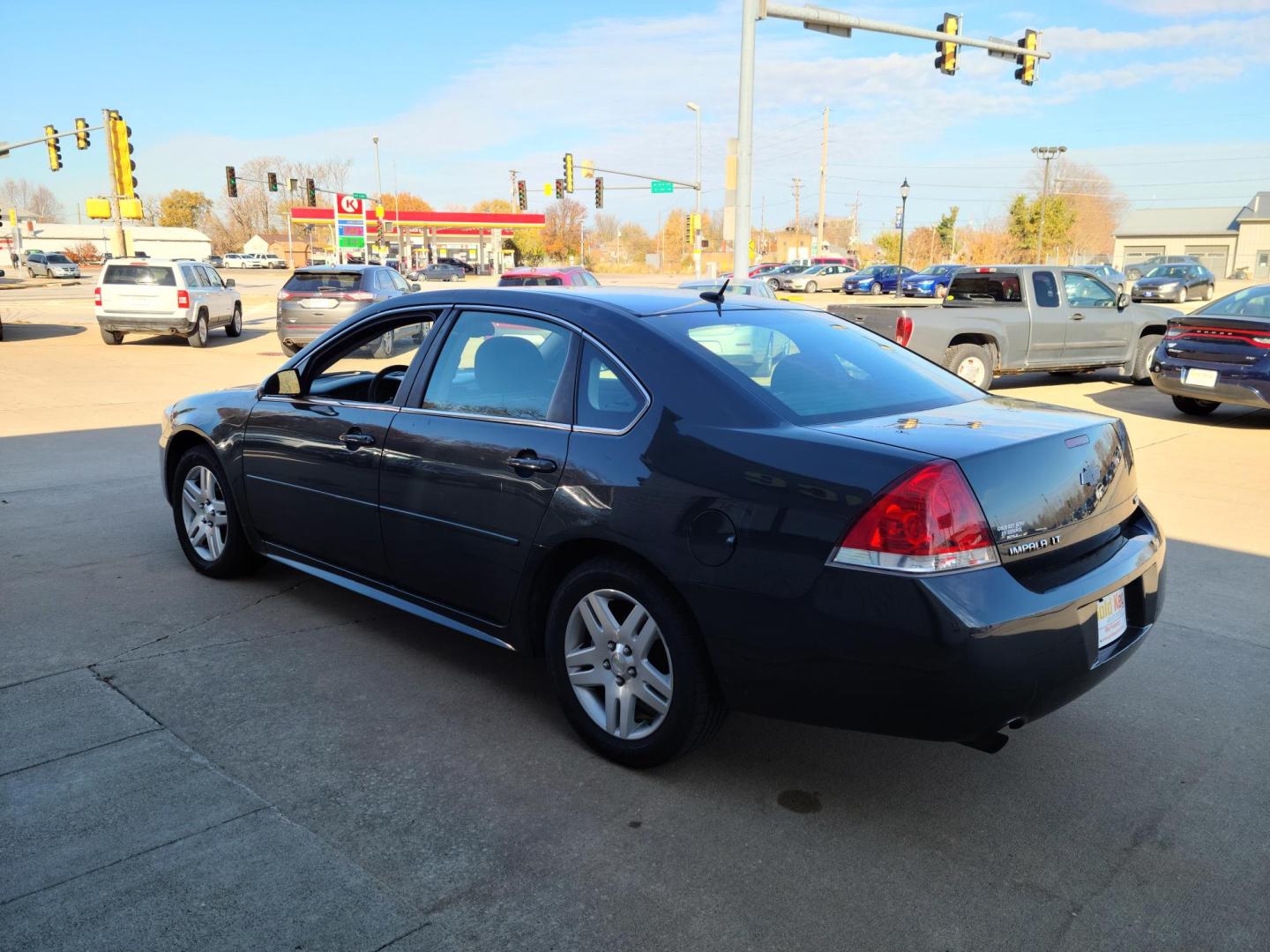 2016 Chevrolet Impala Limited LT (2G1WB5E38G1) with an 3.6L V6 DOHC 16V FFV engine, 6-Speed Automatic transmission, located at 104 1st Avenue, Silvis, IL, 61282, (309) 755-9511, 41.515156, -90.425377 - Photo#2