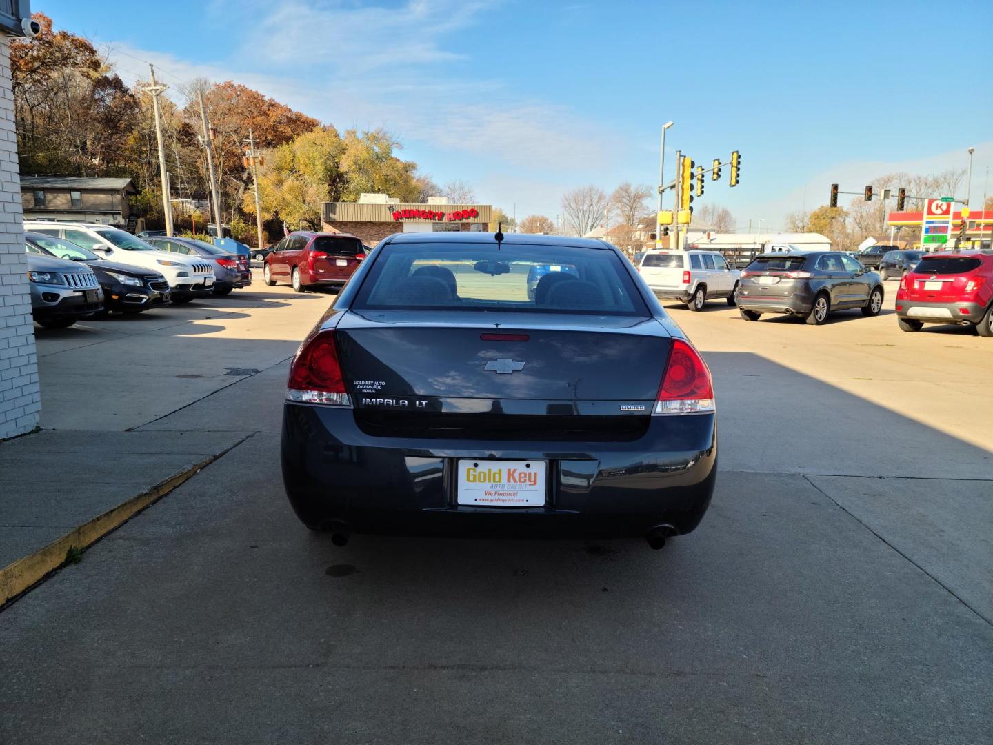 2016 Chevrolet Impala Limited LT (2G1WB5E38G1) with an 3.6L V6 DOHC 16V FFV engine, 6-Speed Automatic transmission, located at 104 1st Avenue, Silvis, IL, 61282, (309) 755-9511, 41.515156, -90.425377 - Photo#3