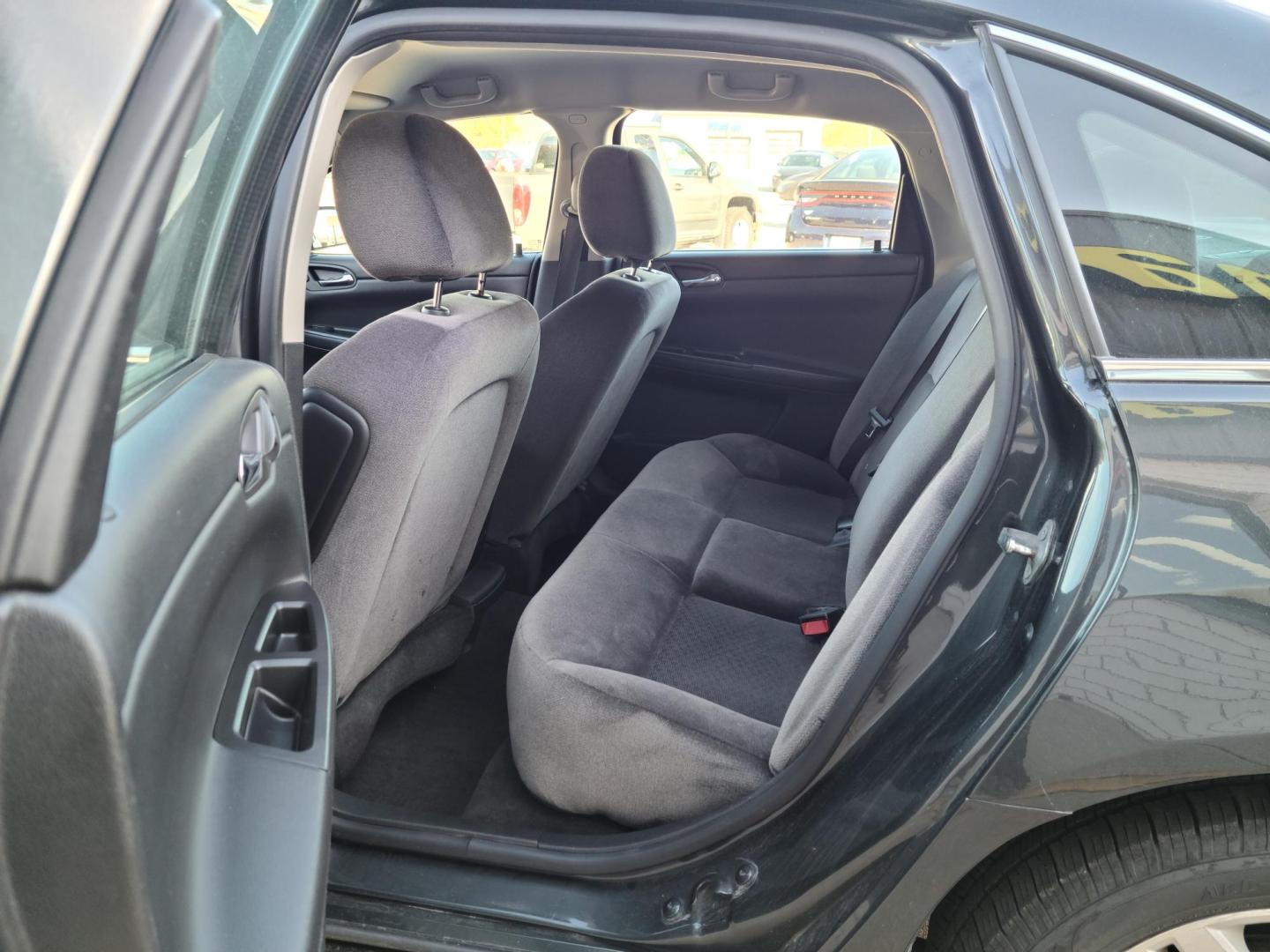 2016 Chevrolet Impala Limited LT (2G1WB5E38G1) with an 3.6L V6 DOHC 16V FFV engine, 6-Speed Automatic transmission, located at 104 1st Avenue, Silvis, IL, 61282, (309) 755-9511, 41.515156, -90.425377 - Photo#4