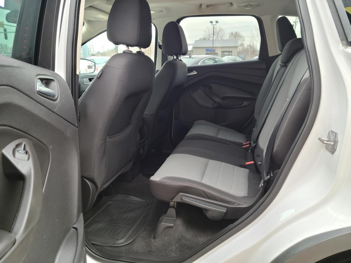 2014 Ford Escape SE 4WD (1FMCU9GX9EU) with an 1.6L L4 DOHC 16V engine, 6-Speed Automatic transmission, located at 104 1st Avenue, Silvis, IL, 61282, (309) 755-9511, 41.515156, -90.425377 - Photo#5