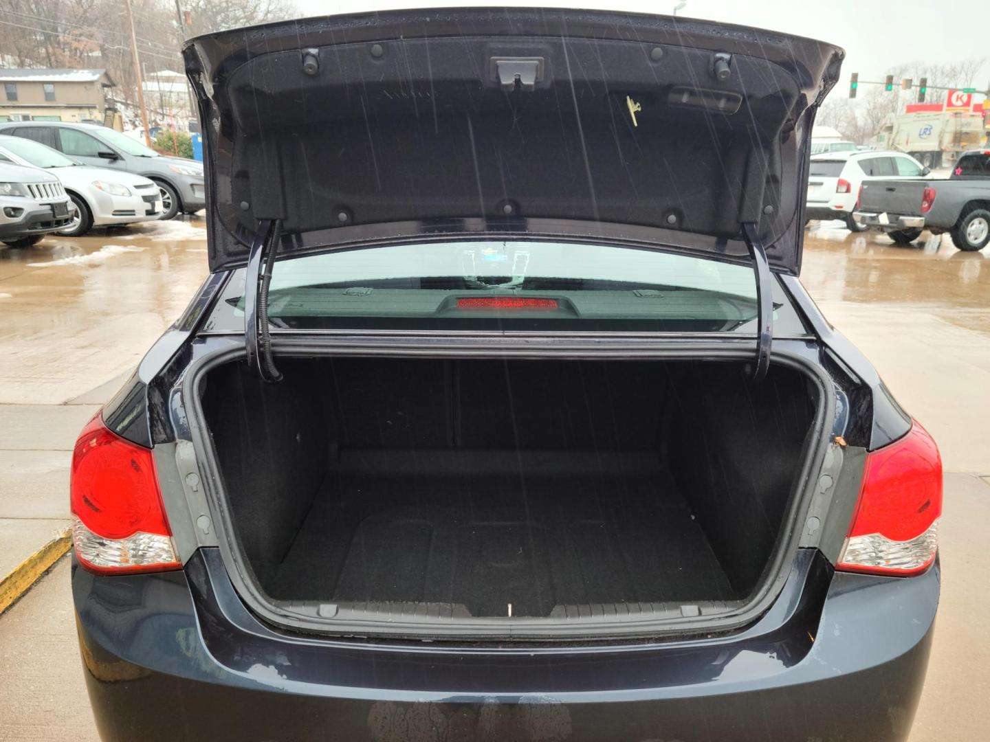 2015 Chevrolet Cruze 1LT Auto (1G1PC5SB0F7) with an 1.4L L4 DOHC 16V TURBO engine, 6-Speed Automatic transmission, located at 104 1st Avenue, Silvis, IL, 61282, (309) 755-9511, 41.515156, -90.425377 - Photo#4