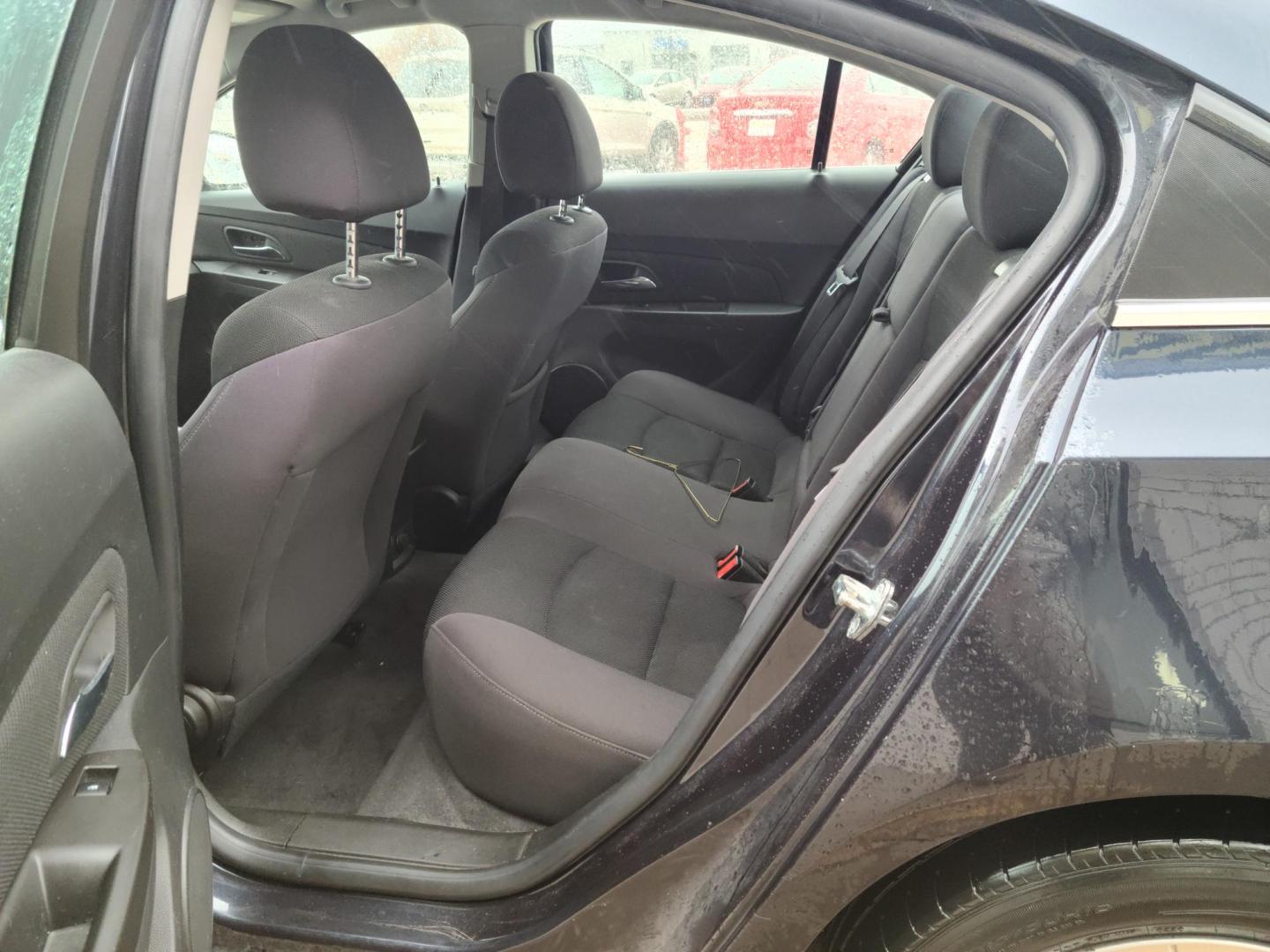 2015 Chevrolet Cruze 1LT Auto (1G1PC5SB0F7) with an 1.4L L4 DOHC 16V TURBO engine, 6-Speed Automatic transmission, located at 104 1st Avenue, Silvis, IL, 61282, (309) 755-9511, 41.515156, -90.425377 - Photo#5