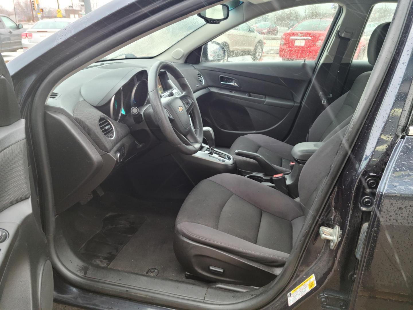 2015 Chevrolet Cruze 1LT Auto (1G1PC5SB0F7) with an 1.4L L4 DOHC 16V TURBO engine, 6-Speed Automatic transmission, located at 104 1st Avenue, Silvis, IL, 61282, (309) 755-9511, 41.515156, -90.425377 - Photo#6