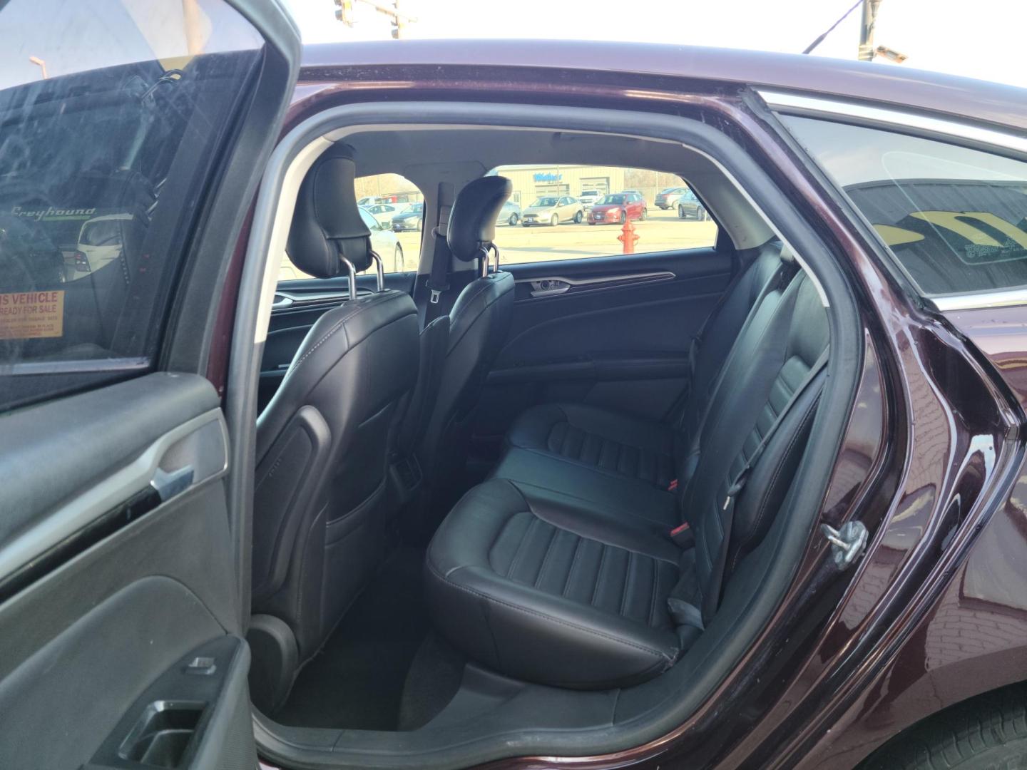 2013 /Black Ford Fusion SE (3FA6P0H9XDR) with an 2.0L L4 DOHC 16V engine, auto transmission, located at 104 1st Avenue, Silvis, IL, 61282, (309) 755-9511, 41.515156, -90.425377 - Photo#5