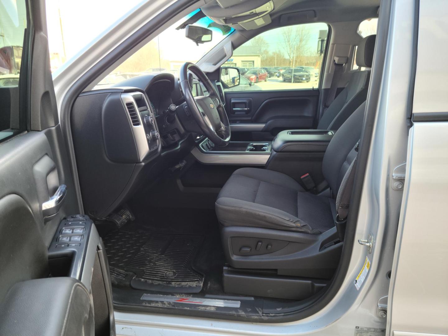 2017 Silver Ice Metallic Chevrolet Silverado 1500 LT Double Cab 4WD (1GCVKREC5HZ) with an 5.3L V8 OHV 16V engine, 6A transmission, located at 104 1st Avenue, Silvis, IL, 61282, (309) 755-9511, 41.515156, -90.425377 - Photo#6