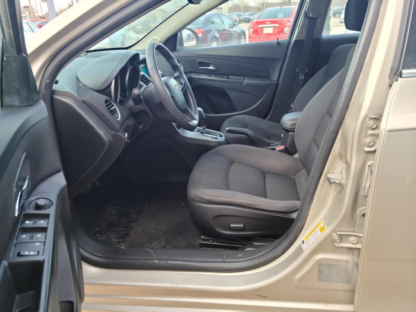 2016 /Black Chevrolet Cruze 2LT Auto (1G1PE5SB6G7) with an 1.4L L4 DOHC 16V TURBO engine, 6-Speed Automatic transmission, located at 104 1st Avenue, Silvis, IL, 61282, (309) 755-9511, 41.515156, -90.425377 - Photo#6