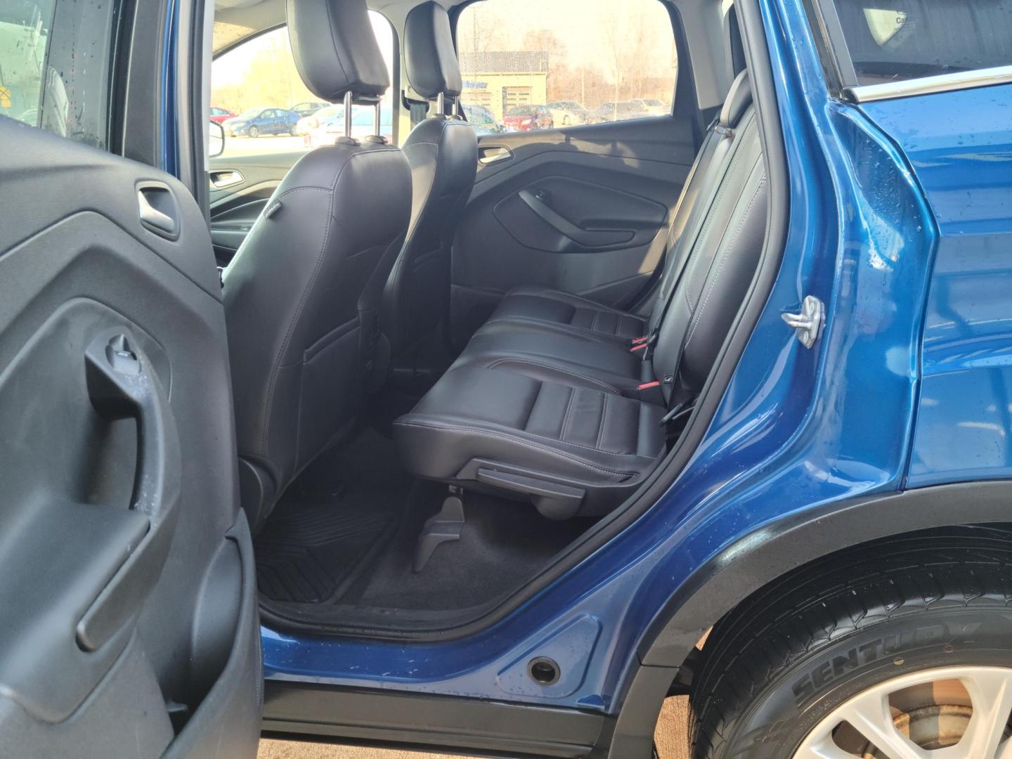 2018 Midnight Blue Metallic Ford Escape SEL 4WD (1FMCU9HDXJU) with an 1.5L L4 DOHC 16V engine, 6A transmission, located at 104 1st Avenue, Silvis, IL, 61282, (309) 755-9511, 41.515156, -90.425377 - Photo#5