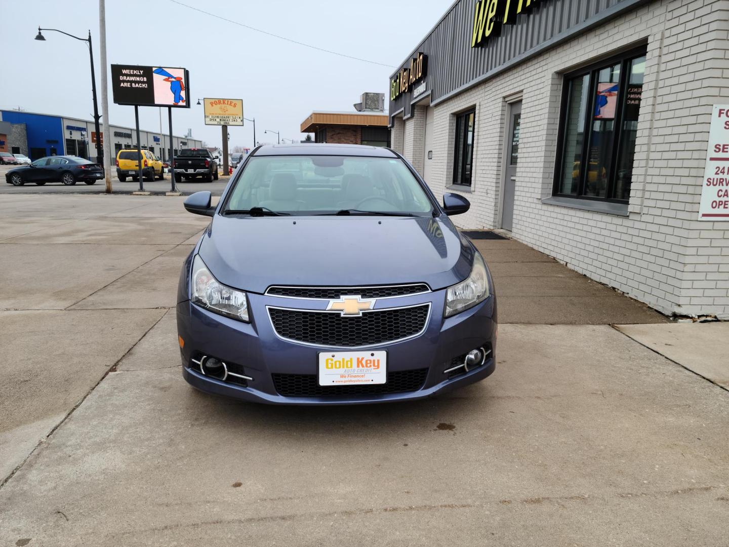 2013 Midnight Blue Metallic /Tan Chevrolet Cruze 2LT Auto (1G1PE5SB0D7) with an 1.4L L4 DOHC 16V TURBO engine, 6-Speed Automatic transmission, located at 104 1st Avenue, Silvis, IL, 61282, (309) 755-9511, 41.515156, -90.425377 - Photo#1
